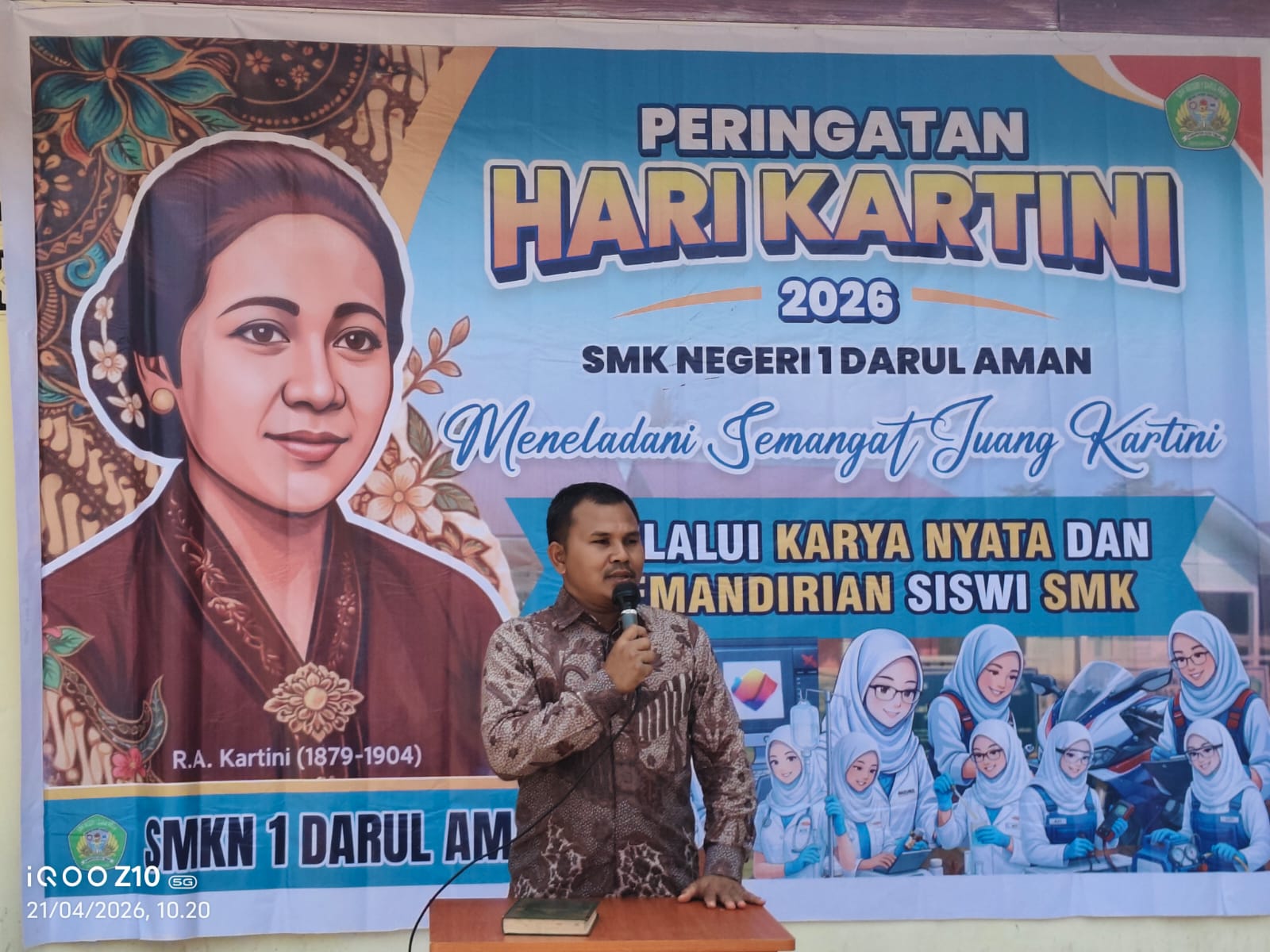Semangat Kartini di SMKN 1 Darul Aman: Kreativitas Siswa Meledak dalam Bazar Kompetensi