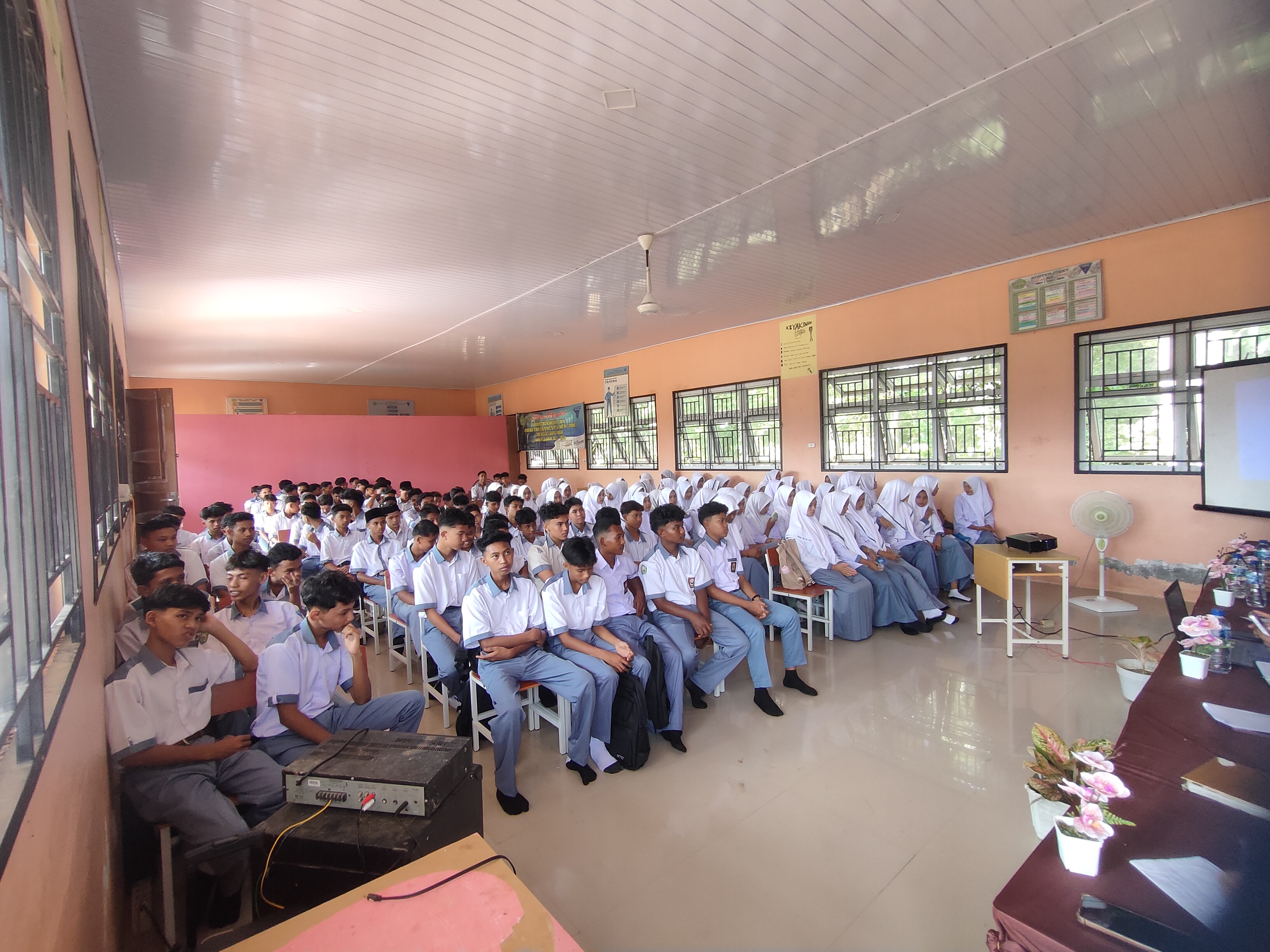 HARI PERTAMA KEGIATAN MPLS (MASA PENGENALAN LINGKUNGAN SEKOLAH) DI SMKN 1 DARUL AMAN